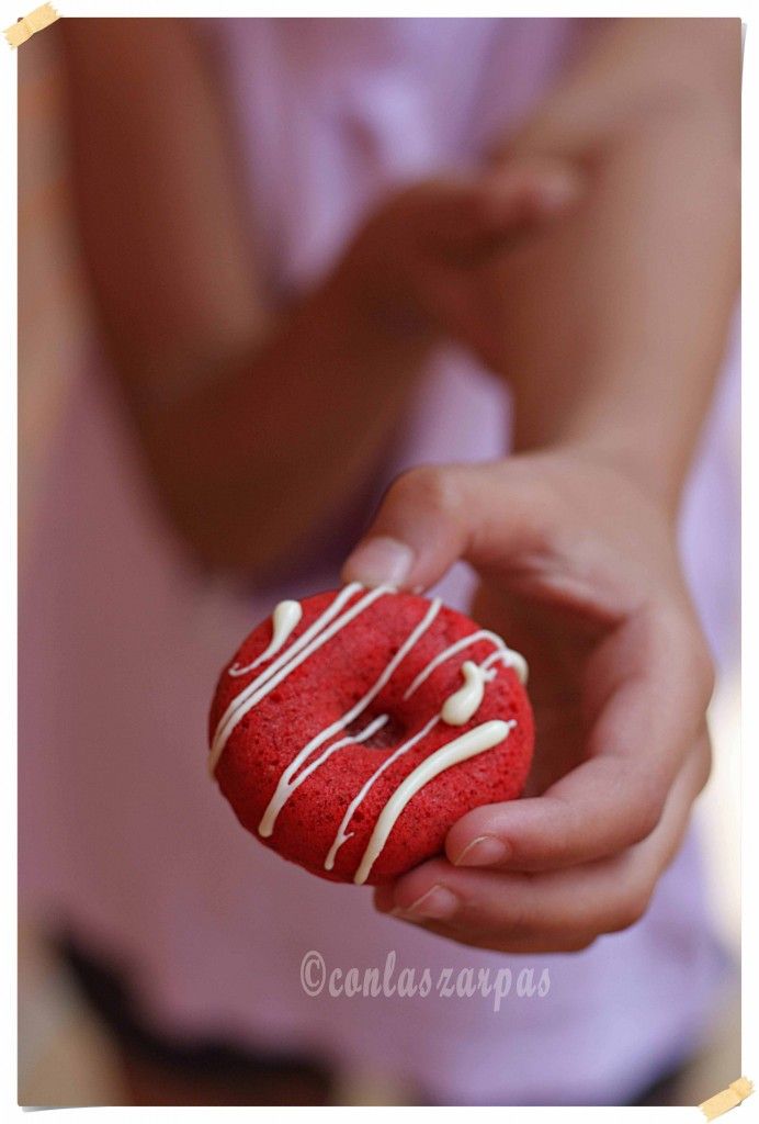 Red Velvet mini donuts {by Paula, Con las Zarpas en la Masa}