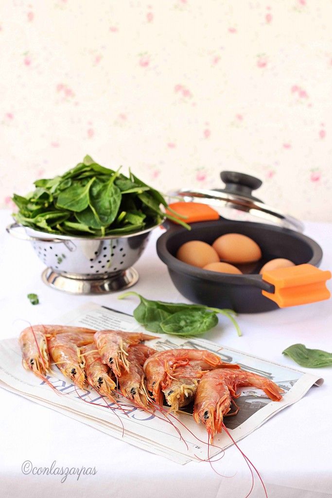 Salteado de espinacas y gambones con huevos Mollet {by Paula, Con las Zarpas en la Masa}