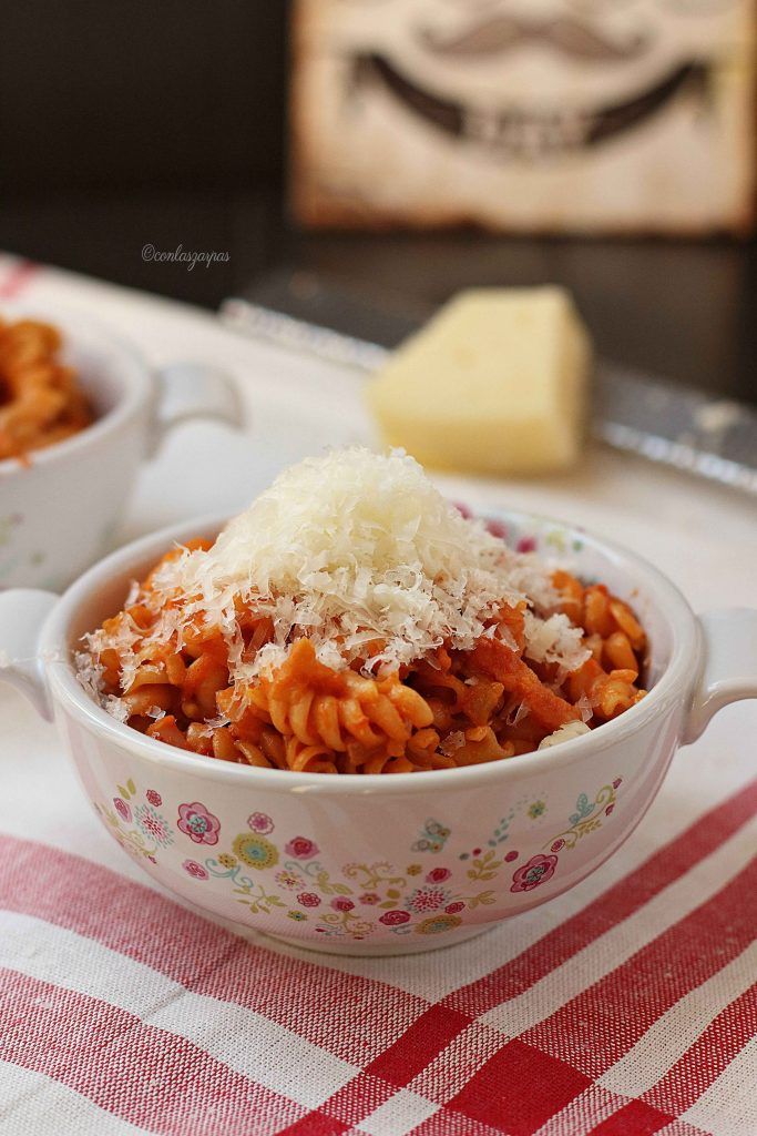 Espirales con crema de tomate, berenjena y bacon {by Paula, Con las Zarpas en la Masa}