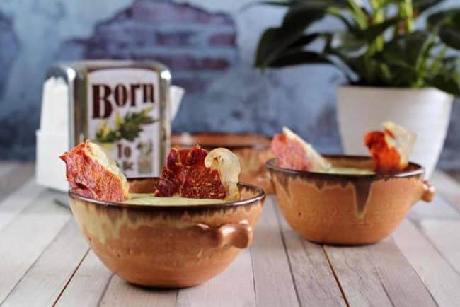 Crema de calabacín con teja de jamón serrano