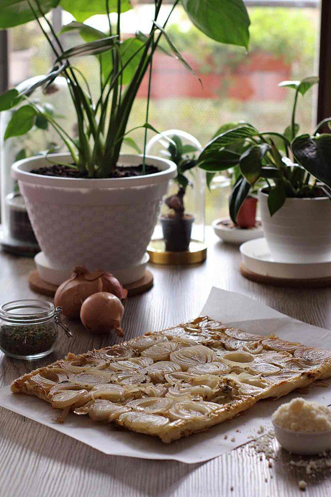 Tarta tatín de cebolla