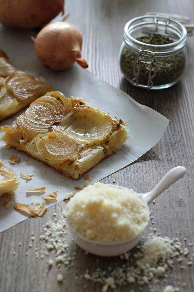 Tarta tatín de cebolla