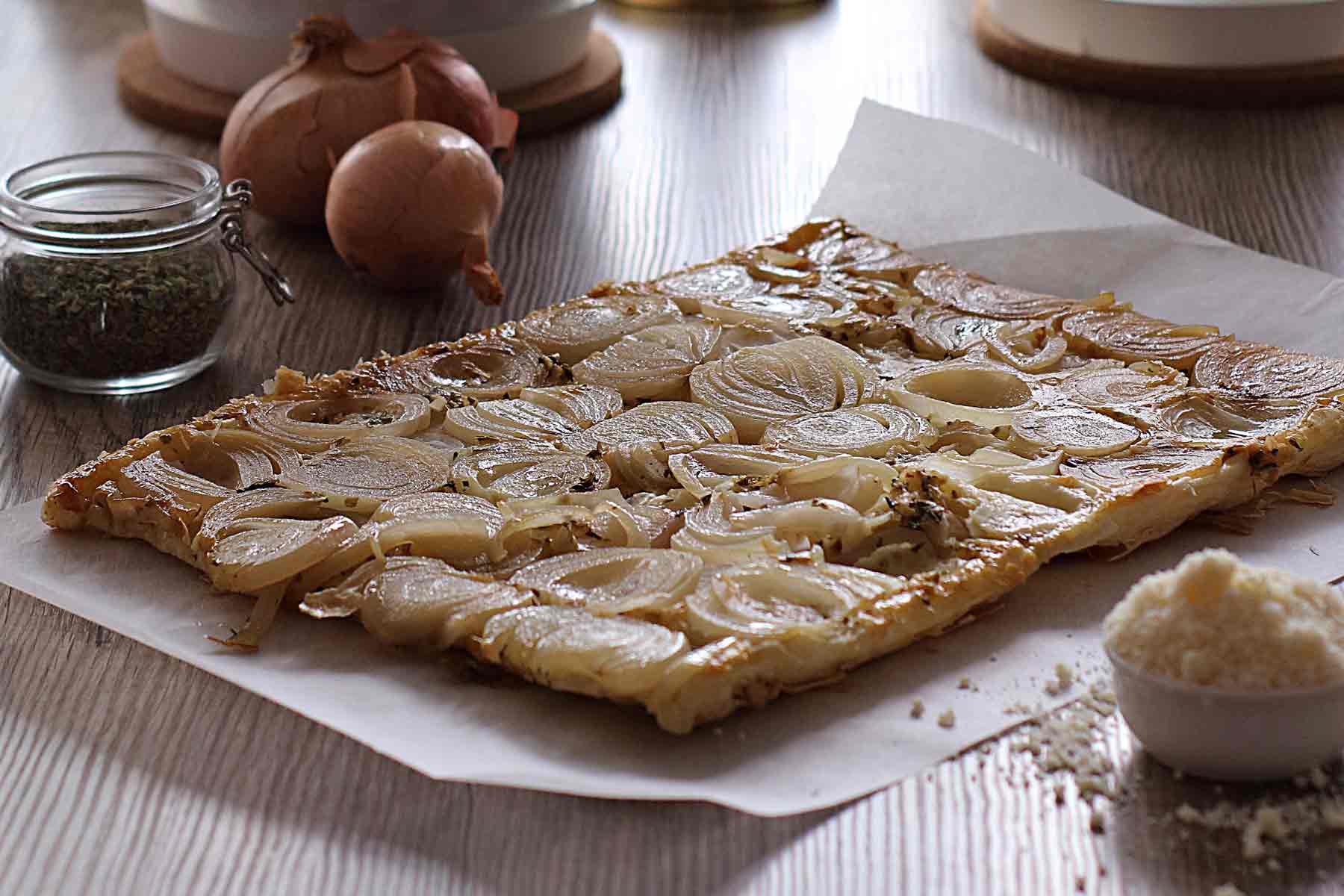 Tarta tatín de cebolla