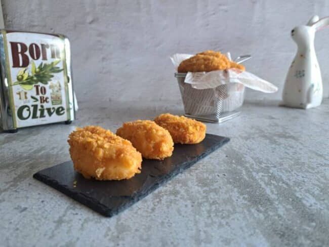 Croquetas crujientes de bacalao y gambas