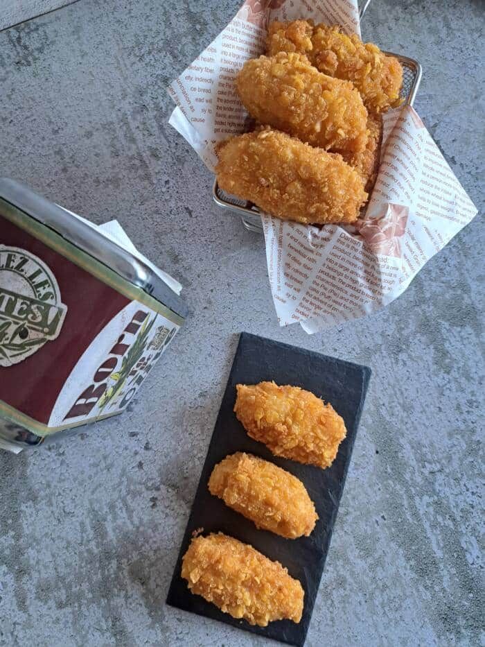 Croquetas crujientes de bacalao y gambas